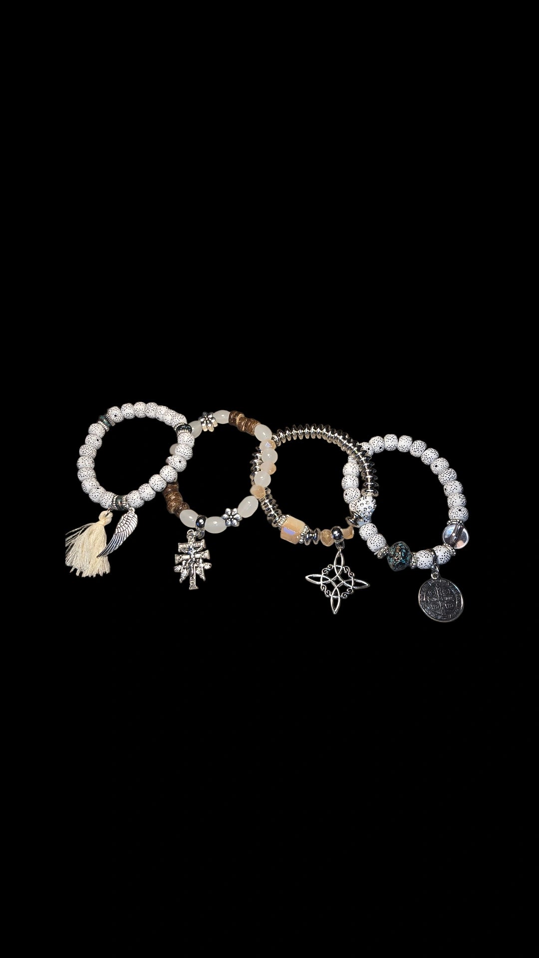 4 bracelets triple protección cruz de Caravaca, medalla de San Benito y nudo de Bruja, triple protection bracelets with the Caravaca cross, the Saint Benedict medal and the Witch's knot