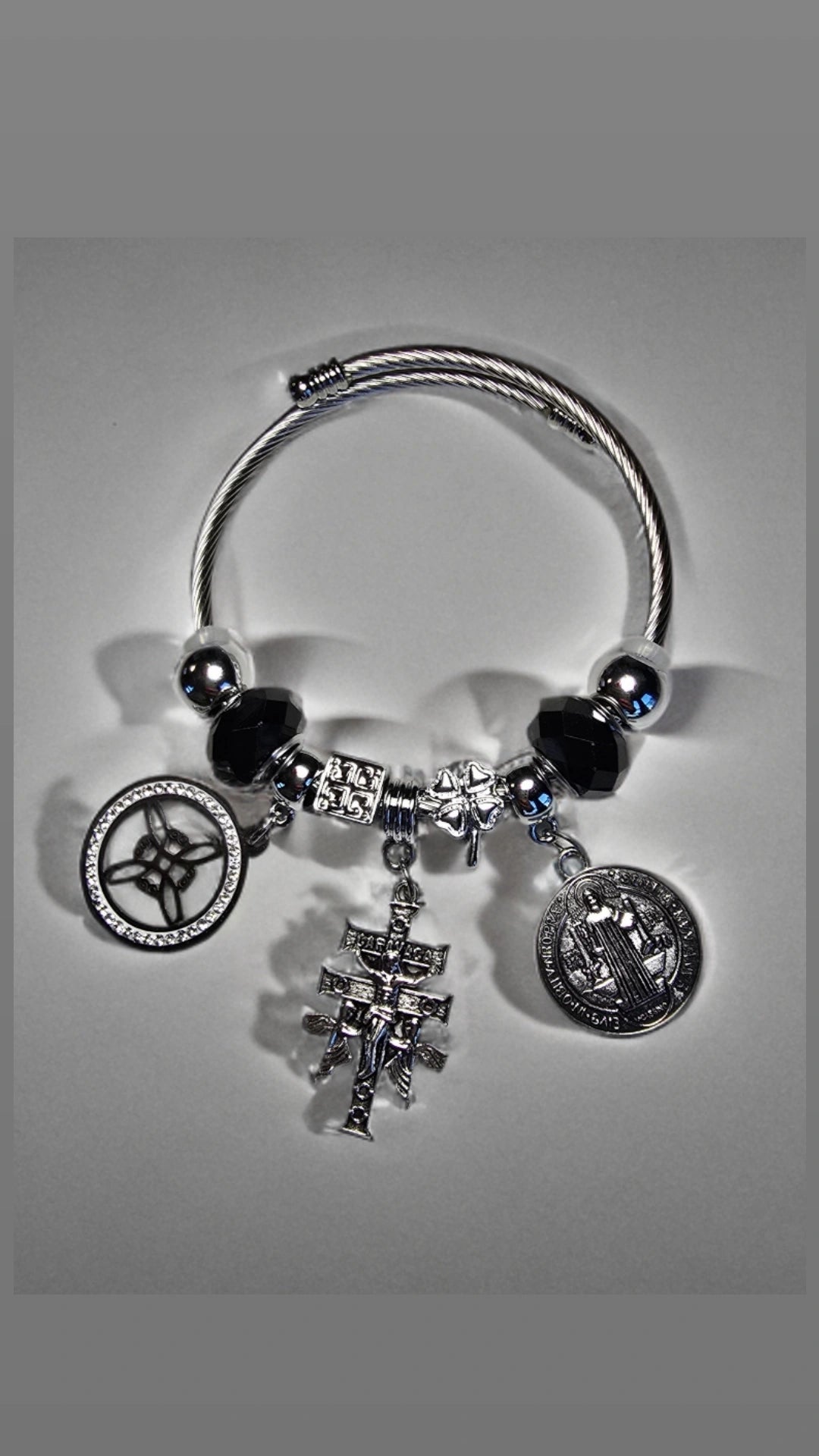 Brack bracelet triple protection, cruz de Caravaca, Nudo de Bruja, San Benito